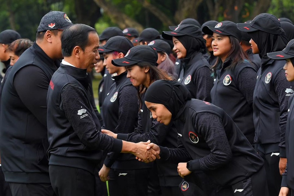 Cabang-cabang olahraga yang diikuti Indonesia di Asian Games 2022 Hangzhou adalah akuatik, anggar, atletik, angkat besi, bola basket, bulu tangkis, bridge, catur, esports, gulat, jujitsu, karate, dan kurash, menembak, balap sepeda, sport cycling, perahu naga (dragon boat), taekwondo, tenis, triathlon, soft tennis, sepak takraw, dan wushu.