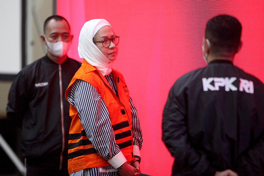 Mantan Direktur Utama (Dirut) PT Pertamina (Persero) Karen Agustiawan ditahan Komisi Pemberantasan Korupsi (KPK). Dia merupakan tersangka dugaan rasuah pengadaan liquefied natural gas (LNG) di PT Pertamina (Persero) 2011-2021.