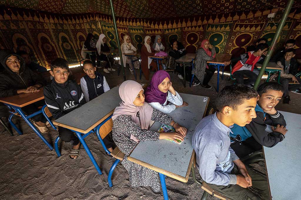 Namun, langkah tersebut membuat mereka, terutama perempuan, sangat berisiko mengalami kekerasan. 