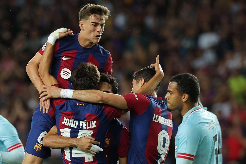 Barcelona langsung mencuri keunggulan saat laga baru berjalan 11 menit melalui gol Joao Felix memanfaatkan umpan Ilkay Gundogan sehingga skor berubah menjadi 1-0.