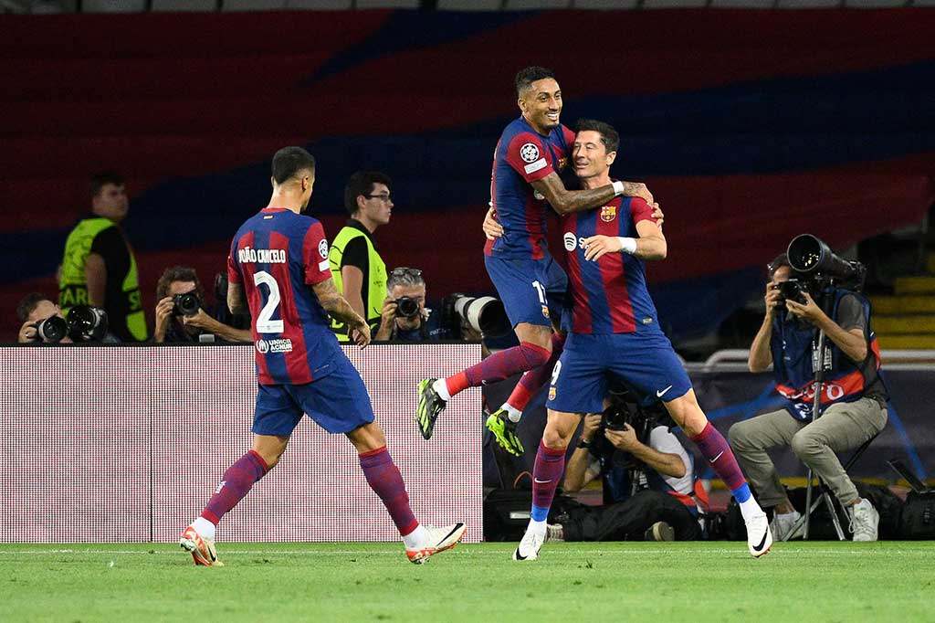 Barcelona sukses menambah keunggulan pada menit 19 setelah umpan Joao Felix dapat disambut oleh tendangan voli Robert Lewandowski yang mengubah skor menjadi 2-0.