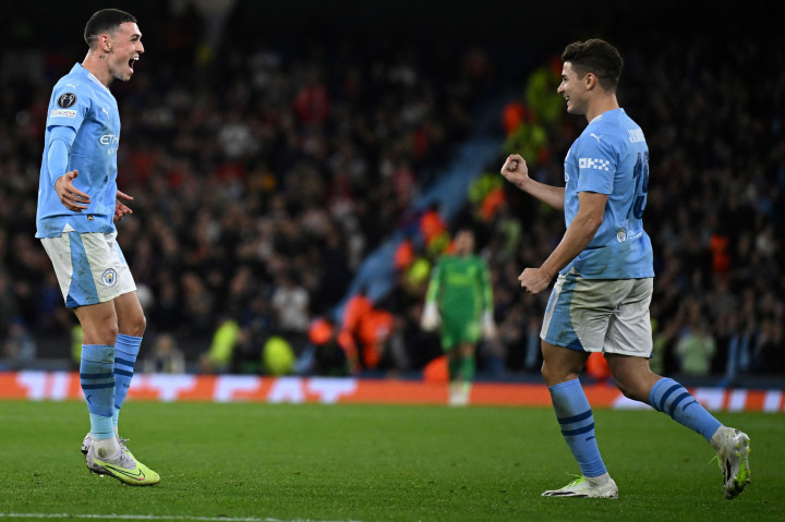 Pada menit ke-59, tendangan bebas Alvarez tidak mampu diantisipasi dengan baik oleh Glazer hingga membuat Manchester City berbalik unggul 2-1.