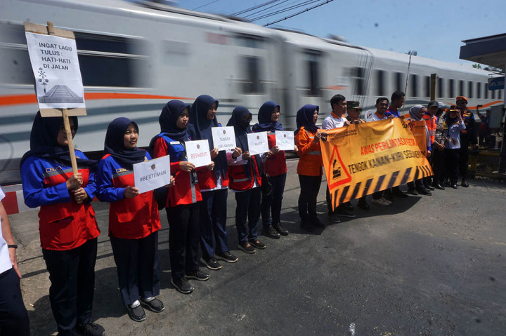 Manajer Humas Daop 5 Purwokerto Krisbiyantoro mengatakan berdasarkan data per bulan Agustus 2023 terdapat total 228 perlintasan sebidang baik dijaga maupun tidak dijaga.