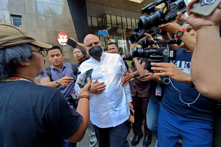 Pemeriksaan LHKPN naik ke tahap penyidikan. Kini, dia berstatus tersangka dalam dugaan penerimaan gratifikasi dan pencucian uang. 