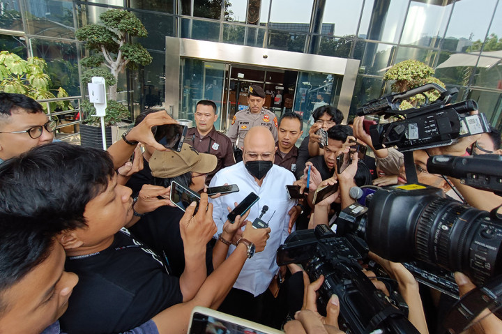 Para saksi lainnya yakni dua pegawai negeri sipil (PNS) Beni Novri Basran, dan Abdurokhim, serta dua pihak swasta Prawidya Nugroho, dan Adi Putra Prajitna.