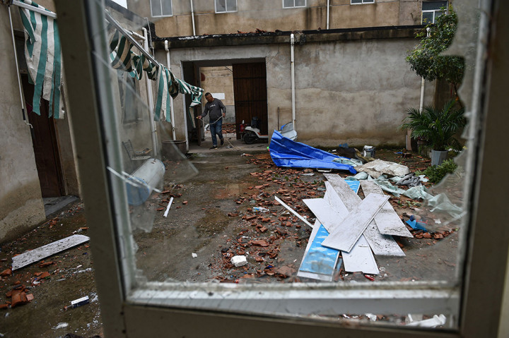 Lebih dari 400 orang telah direlokasi sementara karena angin puting beliung, kata media pemerintah.