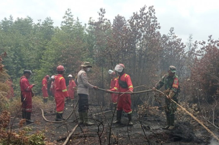 Kepolisian Resor Banyuasin melakukan pengecekan titik koordinat hotspot dan upaya pemadaman kebakaran hutan dan lahan di wilayah hukumnya. Ditemukan adanya sejumlah titik api di lokasi tersebut, Rabu, 20 September 2023.