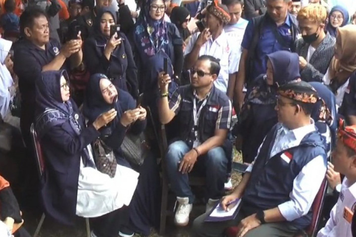 Sementara itu, Anies juga menanggapi terkait mencuatnya pilpres yang hanya akan diikuti dua poros pengusung. Kabar tersebut sangatlah tidak penting. Anies hanya akan fokus dalam agendanya, yakni fokus dalam perubahan kesejahteraan untuk menjadi Indonesia yang lebih adil. 