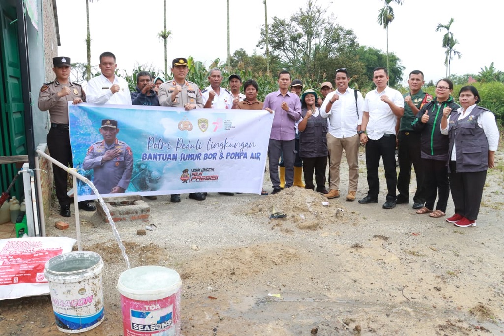 Kapolres Simalungun AKBP Ronald Sipayung mengungkapkan program Polri Peduli Lingkungan merupakan bagian dari upaya Polri untuk memberikan akselerasi air kepada masyarakat yang membutuhkan, khususnya di Nagori (Desa) Bahapal Raya Simalungun Sumatra Utara.