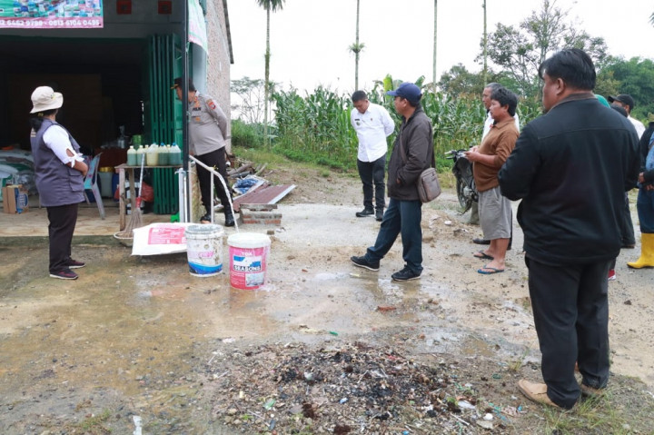 Untuk mempermudah masyarakat dalam mendapatkan air bersih, Polres Simalungun dalam program Polri Peduli Lingkungan menyerahkan bantuan sumur bor dan pompa air kepada masyarakat Nagori (Desa) Bahapal Raya Simalungun, Sumatra Utara.