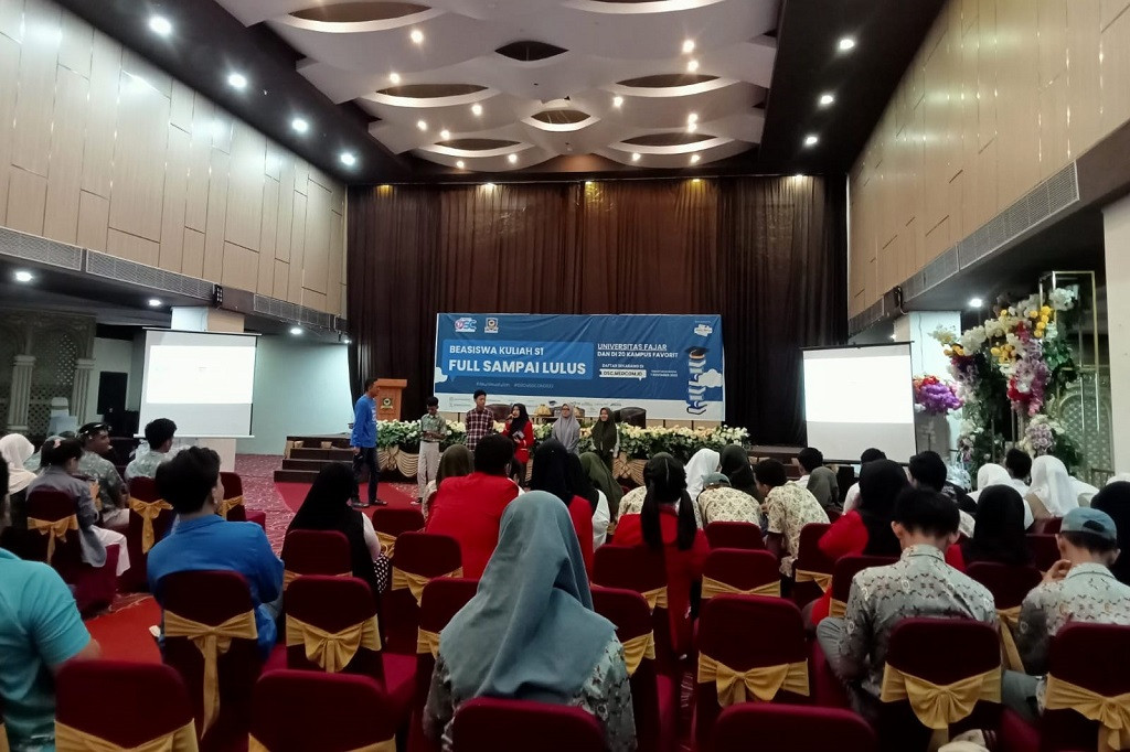 Kota Makassar, Sulawesi Selatan, menjadi kota ketiga roadshow Online Scholarship Competition (OSC) 2023. Selama dua hari, dua kampus mejadi sasaran sosialisasi beasiswa online pertma di Indonesia oleh Surya Edukasi Bangsa Foundation, bekerja sama dengan Medcom.id, yaitu Universitas Muslim Indonesia (UMI) pada hari pertam, dan Universitas Fajar (Unifa) pada hari kedua, Rabu, 20 September 2023.