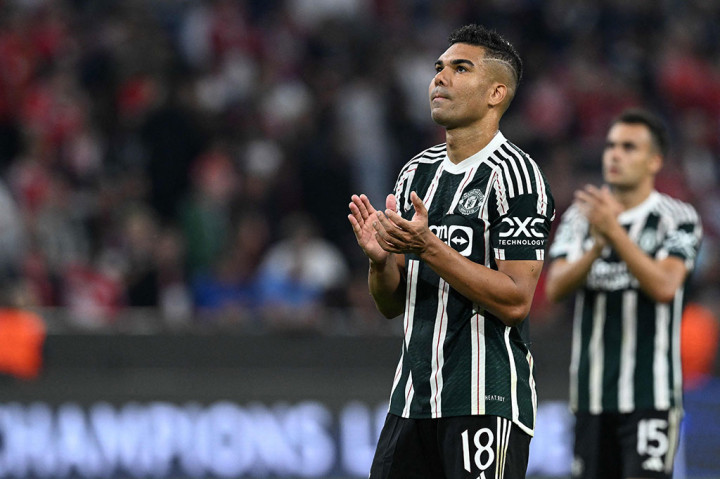 Bayern tidak tinggal diam dan kembali memperlebar jarak dengan MU setelah mencatatkan gol keempat melalui tendangan kaki kanan Mathys Tel setelah menerima umpan Joshua Kimmich. Skor berubah menjadi 4-2 pada menit 90+2.