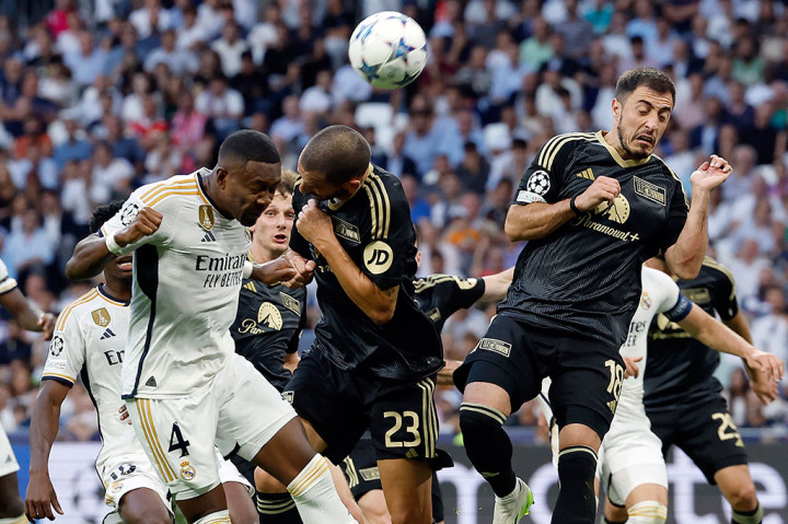 Skuad asuhan Carlo Ancelotti terus menggempur, namun lini pertahanan tim tamu dapat membendung serangan Jude Bellingham serta kolega. Sementara itu, Union Berlin sesekali melancarkan serangan balik. Namun hingga turun minum, skor sama kuat 0-0 tetap bertahan.