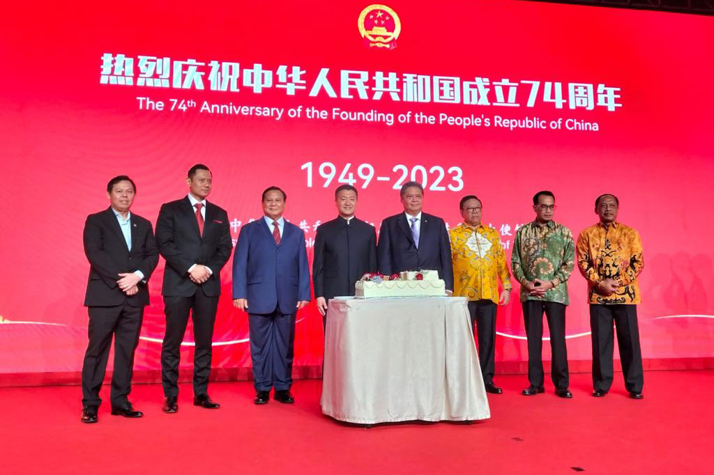 Kedutaan Besar Tiongkok di Indonesia menggelar resepsi Hari Nasional di Hotel Raffles di Jakarta untuk merayakan peringatan 74 tahun berdirinya Republik Rakyat Tiongkok, Rabu, 20 September malam. 