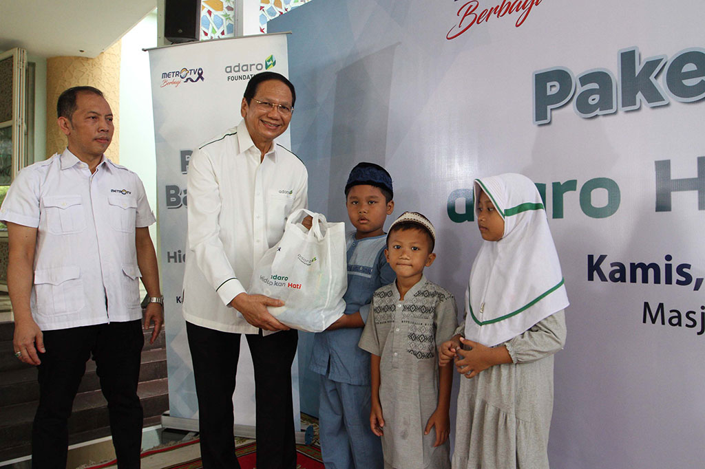Penyerahan bantuan bahan pangan bertajuk 'Paket Bantuan untuk Negeri' tersebut dilaksanakan dalam rangka Hari Ulang Tahun (HUT) Adaro ke-31 dan HUT ke-23 Metro TV. 
