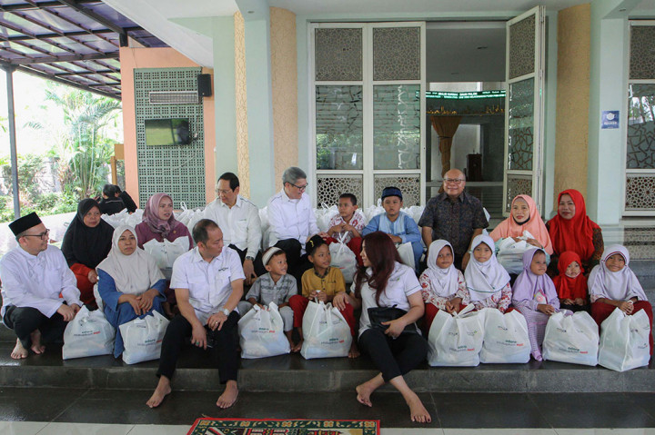Bekerjasama dengan Masjid Nursiah Daud Paloh, bantuan ini akan diberikan kepada keluarga prasejahtera, anak yatim, dan lansia.