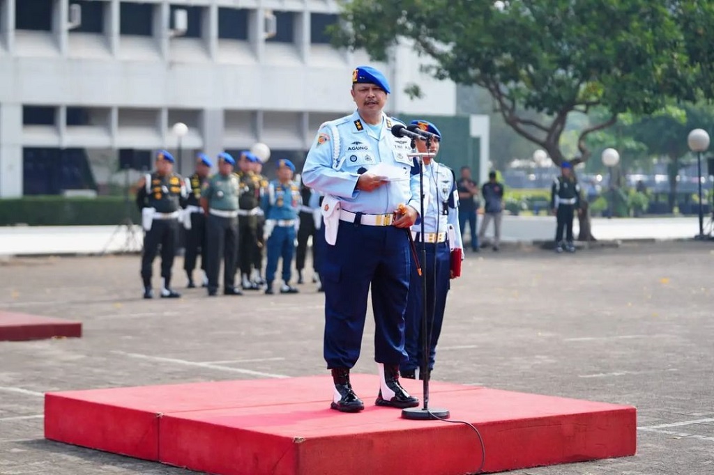 Komandan Pusat Polisi Militer (Danpuspom) TNI Marsekal Muda R. Agung Handoko memimpin Apel Gelar Personel dan Materiil dalam rangka HUT ke-78 TNI tahun 2023, bertempat di lapangan apel Mabes TNI Cilangkap, Jakarta Timur, Kamis, 21 September 2023.