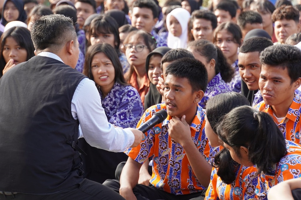 Ambar mewakili pihak sekolah menyampaikan ucapan terima kasih atas kedatangan KPU Provinsi Riau Dan Tim. 