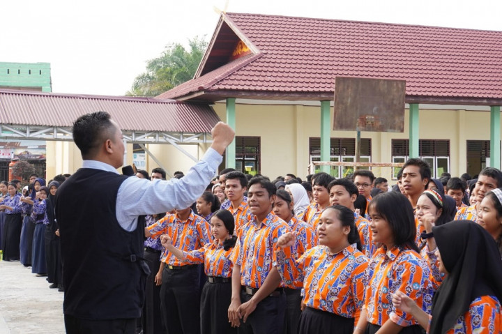 Pada kesempatan itu Nugroho juga menjelaskan informasi seputar kepemiluan di Indonesia sejak dari sejarah Pemilu 1955 hingga bagaimana sistem Pemilu yang diterapkan di Indonesia dengan menggunakan pendekatan dialogis dan menyampaikan beberapa alat Peraga sosialisasi.