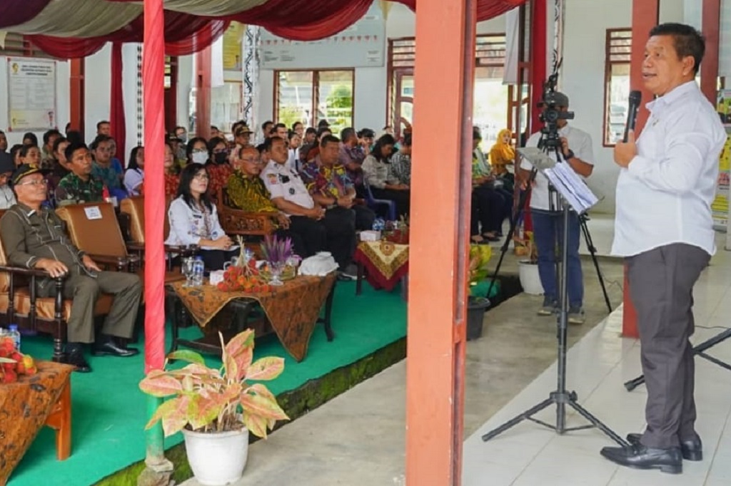 Bupati Simalungun Radiapoh Hasiholan Sinaga mengungkapkan sebelumnya pada tahun 2022, dalam meningkatkan pelayanan publik kepada masyarakat, Pemkab Simalungun hanya memiliki penempatan peralatan perekaman dan pencetakan KTP-El di 10 kecamatan.