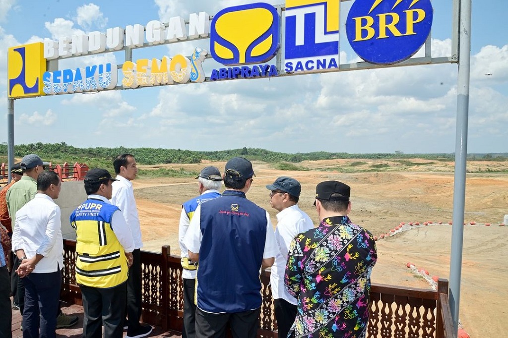 Direktur Jenderal Sumber Daya Air Kementerian Pekerjaan Umum dan Perumahan Rakyat, Bob Arthur Lombogia, menjelaskan bahwa saat ini progres pembangunan Bendungan Sepaku Semoi sudah mencapai 97 persen. Menurutnya, pengisian awal sudah dapat dilakukan karena bendungan tersebut sudah mendapatkan rekomendasi dari Komisi Keamanan Bendungan.