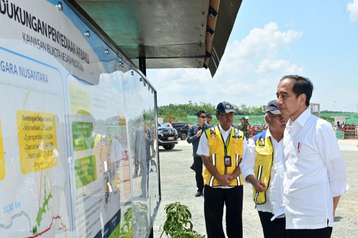 “Bendungan ini sudah memenuhi syarat untuk dilakukan pengisian awal sehingga Pak Presiden datang ke sini untuk melakukan pengisian awal Bendungan Sepaku Semoi,” ujarnya saat ditemui selepas peninjauan.