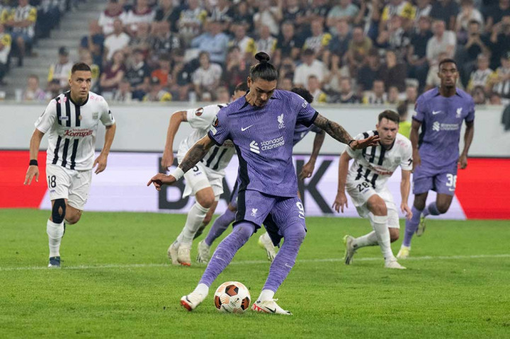 Memasuki babak kedua, Liverpool meningkatkan instensitas serangan. Hasilnya mereka mampu menyamakan kedudukan menjadi 1-1 melalui penalti Darwin Nunez pada menit ke-56 setelah sebelumnya Luis Diaz dilanggar di kotak terlarang.