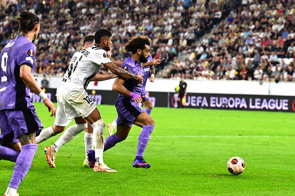 Liverpool kemudian berbalik unggul lewat tandukan Luiz Dias pada menit ke-63, dan menggenapi kemenangan menjadi 3-1 lewat Mohammed Salah pada menit ke-88.