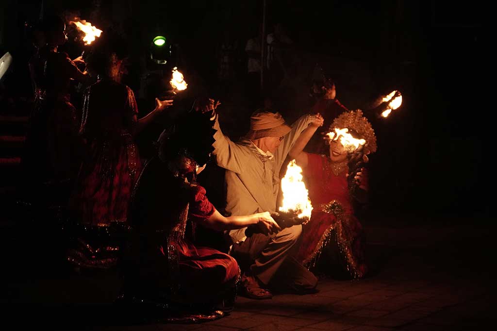 Menyaksikan Tarian Api Berusia Ratusan Tahun dari Sulawesi Selatan