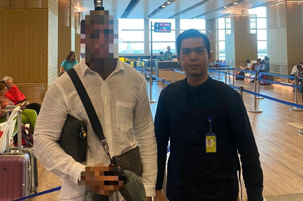 Seorang WNA bernama Adam Alexander, 29, yang diputus PN Denpasar dengan hukuman kurungan 1 bulan dengan masa percobaan 3 bulan, langsung dideportasi oleh Kantor Imigrasi Ngurah Rai.  Pria asal Inggris tersebut divonis bersalah karena mendorong dan menempeleng polisi saat hendak ditilang di Jl Sunset Road, Kuta, Bali beberapa waktu lalu. 