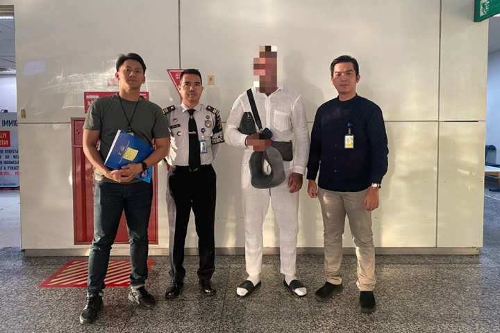 Kepala Kantor Imigrasi Ngurah Rai Sugito, Sabtu, 23 September 2023, membenarkan jika pelaku langsung dideportasi usai menjalani sidang di PN Denpasar. Setelah menerima putusan pengadilan tersebut, Adam kemudian langsung diserahterimakan dari Polresta Denpasar ke Imigrasi Ngurah Rai untuk dilakukan proses pendeportasian.