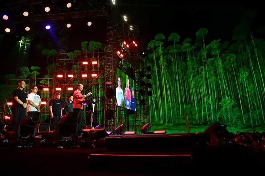 Presiden mengatakan IKN adalah pekerjaan besar yang akan mewujudkan beragam infrastruktur publik, berupa jalan tol, jalan raya, instalasi air, jembatan, kompleks pemerintahan, serta fasilitas publik lainnya.