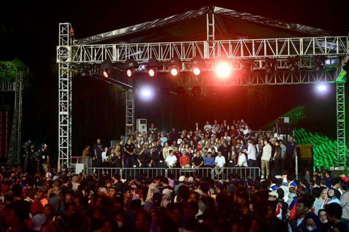 Dalam kesempatan itu, Jokowi juga menyampaikan terima kasih kepada masyarakat setempat yang telah memberikan dukungan penuh kepada pembangunan IKN.  