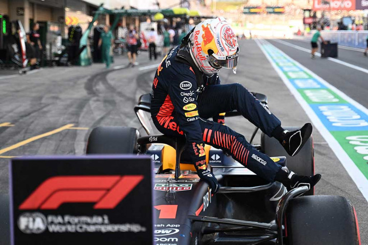 Pemimpin klasemen Max Verstappen menempati posisi terdepan untuk Grand Prix Jepang, setelah berhasil menjadi yang tercepat di babak kualifikasi, Sabtu, 23 September 2023.