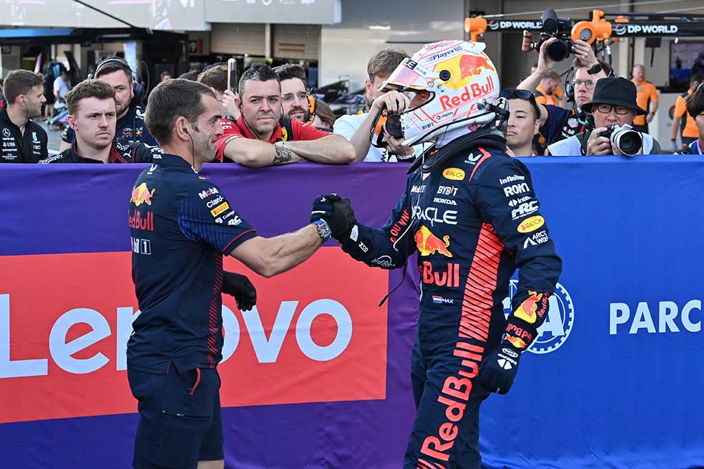 Pembalap Red Bull itu menduduki puncak catatan waktu dalam kondisi kering di Suzuka dengan waktu tercepat 1 menit 28,877 detik -- 0,581 detik.