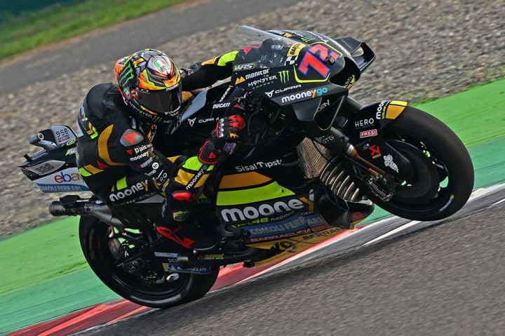 “Itu sulit tapi pagi ini saya merasa lebih baik dengan motornya,” kata Bezzecchi. “Sangat bahagia untuk pole position ini. Penting untuk memulai sprint dan balapan besok di pole.”