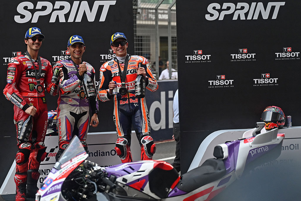 Marc Marquez akhirnya berdiri di podium untuk kali pertama di musim ini dan merebut posisi podium terakhir dengan selisih waktu 2,405 detik dari Martin.