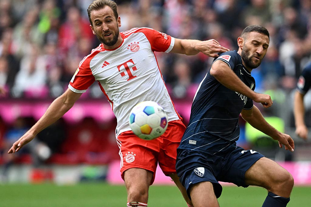 Sukses unggul dua gol dalam kurun waktu 13 menit, Bayern tidak mengendurkan serangan dan terus menggempur lini pertahanan Bochum, namun gol ketiga lahir pada menit ke-29. Berawal dari umpan sepak pojok Joshua Kimmich, bola dapat disambar oleh sundulan Matthijs De Ligt yang membobol gawang Bochum sehingga skor berubah menjadi 3-0.