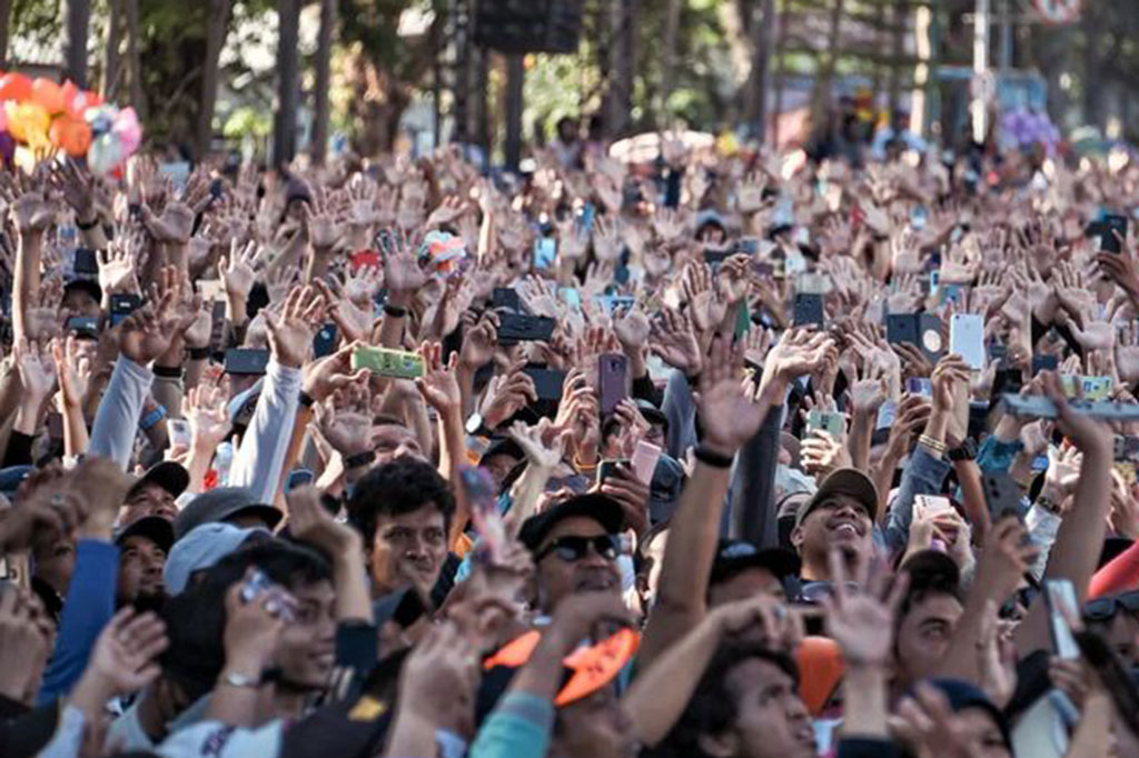 Dia sempat menyebut, jika kegiatan politik apapun, termasuk kampaye dilarang dilakukan di rumah ibadah. 