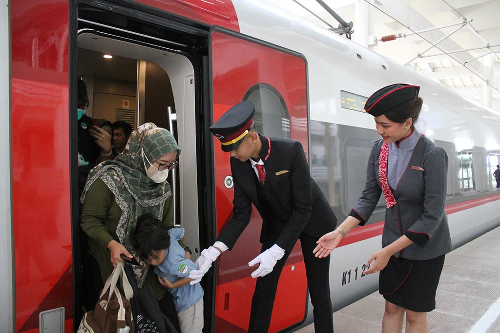 Diketahui Babe Cabiita datang bersama sang istri dan dua anaknya. Ia ikut dalam rombongan keberangkatan sesi pagi pukul 09.00 dari Stasiun Halim - Tegalluar PP. setelah uji coba gratis ini selesai, ia mengatakan akan mencoba dengan membawa anggota keluarga lainnya.