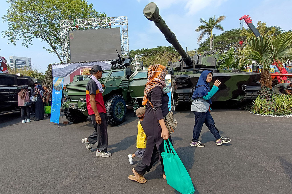 Adapun alutsista yang dipamerkan berasal dari Mabes Polri sebanyak 5 unit, dari TNI AD sebanyak 45 unit, TNI AL sebanyak 45 unit, dan TNI AU sebanyak 30 unit.
