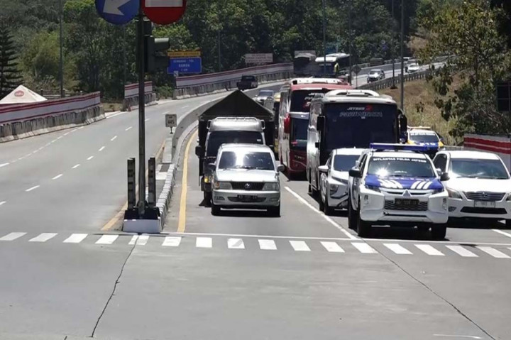 Peristiwa pada 23 September lalu menjadi kecelakaan yang terjadi untuk ketiga kalinya di simpang exit tol Bawen. Kecelakaan kali ini juga dianggap yang terparah karena melibatkan 1 truk, 6 mobil pribadi, dan 9 kendaraan bermotor. Jumlah korbannya pun tidak sedikit yakni 3 meninggal dunia, sementara lebih dari 20 lainnya mengalami luka berat dan ringan. Faktor utamanya, lagi-lagi diduga truk mengalami rem blong kemudian menabrak pengendara lainnya yang sedang berhenti di lampu merah simpang exit tol bawen.