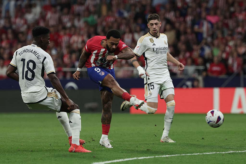 Los Blancos akhirnya dapat memperkecil ketertinggalan pada menit ke-35 setelah Toni Kroos melepaskan tendangan keras yang mengarah pojok kanan gawang Atletico sehingga skor berubah menjadi 1-2.