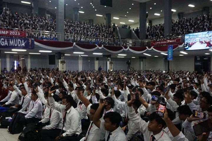 Para mahasiswa baru membuat titik lokasi UMKM terbanyak melalui aplikasi. MURI mencatat bahwa ada 4.055 titik baru UMKM yang telah dibuat oleh mahasiswa baru UMP.
