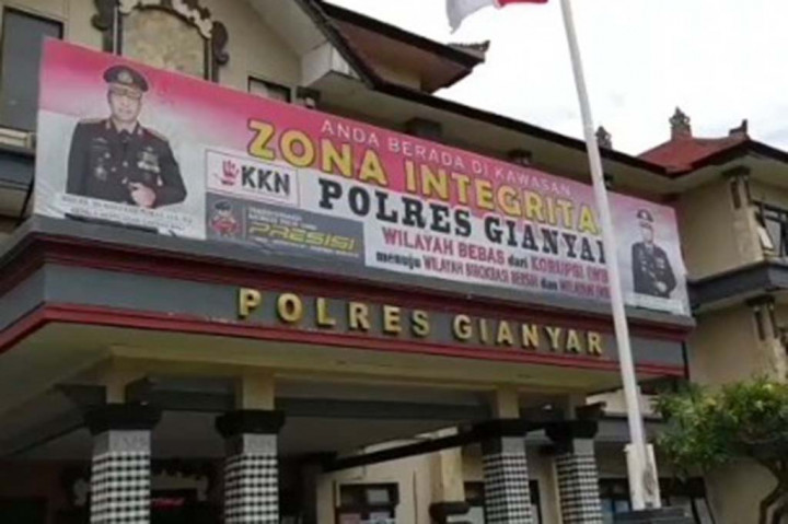 Penyidik Satreskrim Polres Gianyar dan Polda Bali akhirnya menetapkan dua tersangka dalam kasus kecelakaan  jatuhnya lift Ayu Terra Resort Ubud yang mengakibatkan lima orang karyawannya meninggal dunia, selasa, 26 september 2023. 