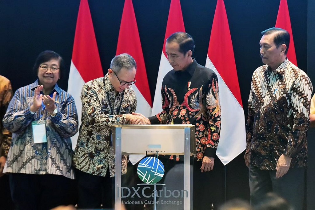 Presiden Jokowi mengungkapkan, Indonesia memiliki potensi yang luar biasa dalam nature-based solutions dan menjadi satu-satunya negara yang sekitar 60 persen pemenuhan pengurangan emisi karbonnya berasal dari sektor alam.