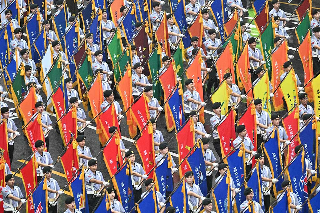 Korea Selatan pada hari Selasa, 26 September 2023 menggelar parade militer pertamanya dalam satu dekade, memamerkan persenjataan canggihnya dalam menghadapi anjloknya hubungan dengan Korea Utara yang mempunyai senjata nuklir.