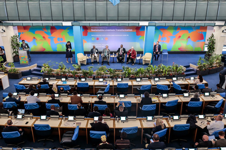 Secara khusus, SYL berharap FAO bisa mengoptimalkan sumber daya manusia yang ada di Roma seperti Atase Pertanian dan jajaran duta besar Indonesia dalam mewujudkan proyek KSST yang berkelanjutan. 