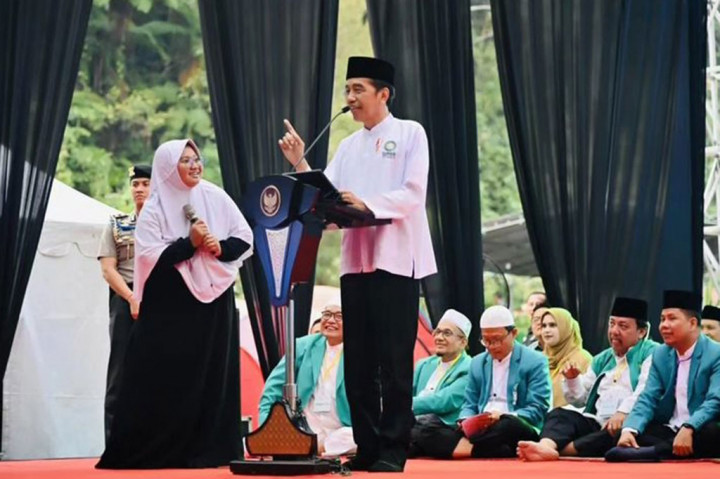 Menurut Jokowi, pemerintah telah menunjukkan komitmen pembangunan dengan memberikan dana desa yang sampai tahun 2023 berjumlah Rp539 triliun untuk 74.800 desa di seluruh Tanah Air. Melalui distribusi dana desa tersebut, papar Jokowi, telah terbangun 326.000 kilometer jalan desa, 6.400 embung desa untuk mendukung irigasi, serta 14.000 pasar desa.