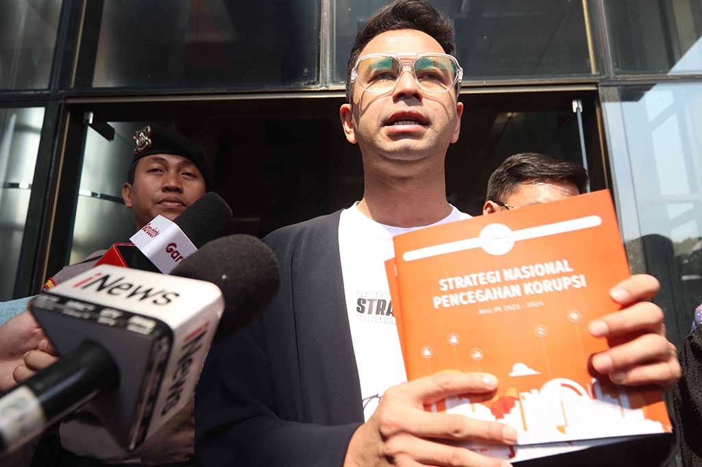 Artis Raffi Ahmad dengan didampingi oleh beberapa stafnya menyambangi Gedung Merah Putih Komisi Pemberantasan Korupsi (KPK), Jakarta Selatan, pada Selasa, 26 September 2023 siang.